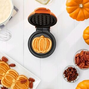 Dash pumpkin mini waffle maker